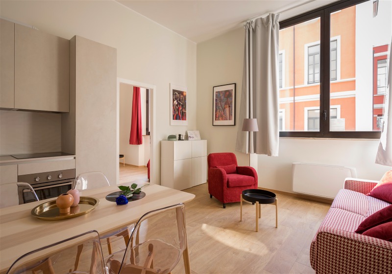 Imagem de um ambiente compacto com cozinha e sala