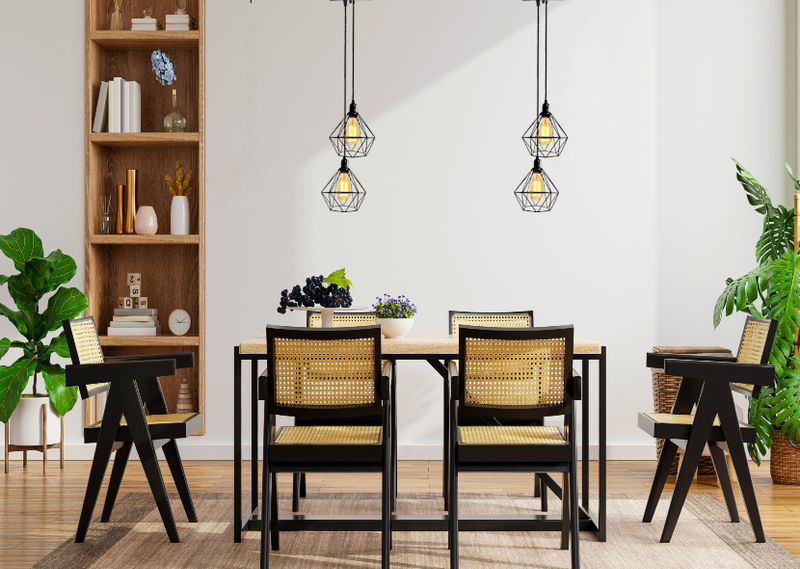 Sala de jantar decorada com vasos de plantas, mesa e cadeiras, estante e pendente no modelo Aramado Diamante