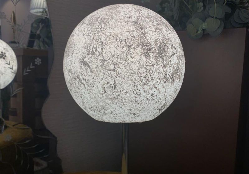 Imagem de abajur em formato de lua